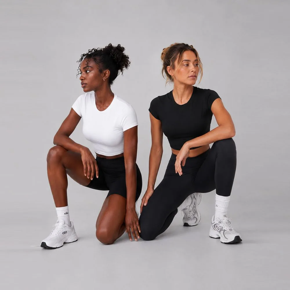 Alo Yoga 알로 ALO 크롭 피네스 여성 반팔 티셔츠 썸네일 7