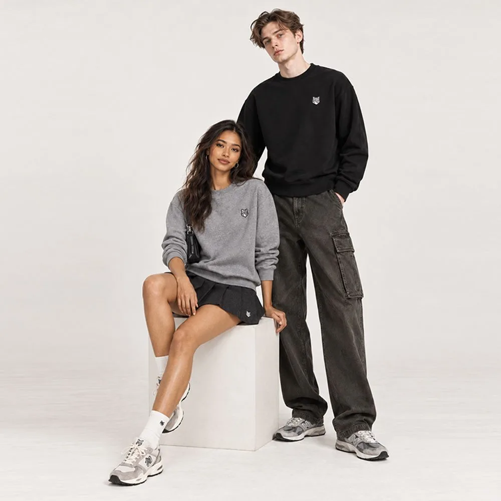 MAISON KITSUNÉ 메종키츠네 그레이 폭스헤드 패치 맨투맨 정면 컷